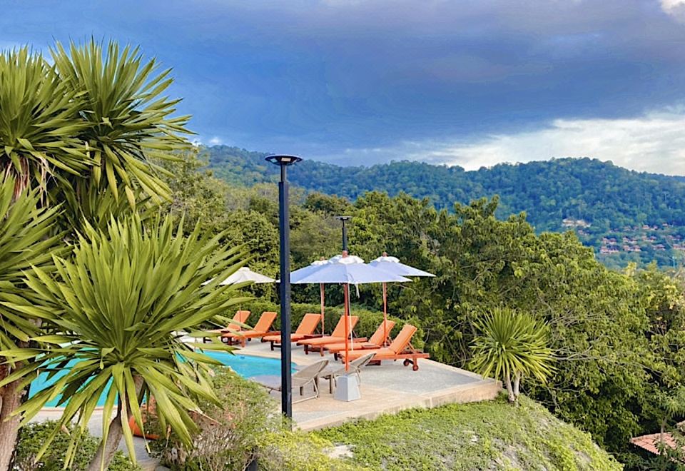 [푸말라 란타 씨뷰 리조트의 개별 루프탑 온수 욕조]