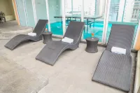 Pacific Bay Grand Suites - piscina