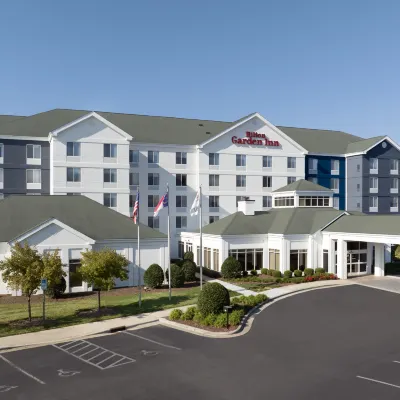Hilton Garden Inn Greensboro Отели рядом с достопримечательностью «Торговый центр Four Seasons»