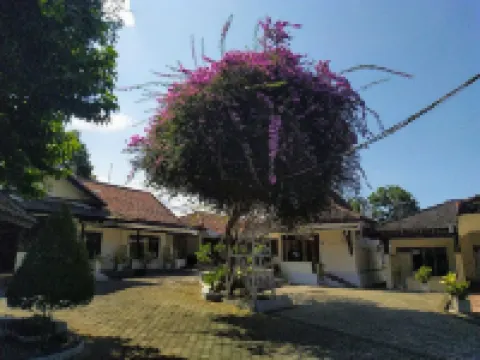Ikhtiar Surya Hotel Hotels in Giri