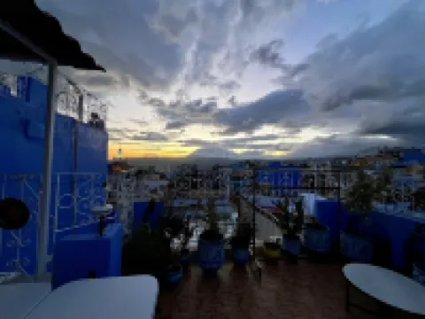 リヤド シェングリ シェフシャウエンのホテル