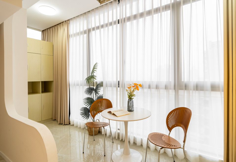 Pinke Service Apartment