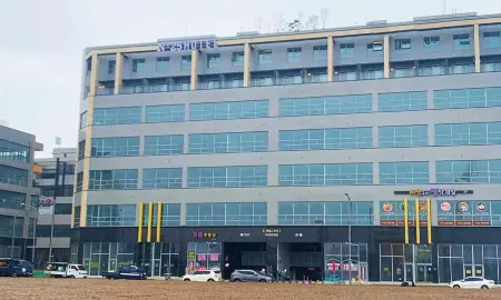 Siheung No25 Hotel Geobuksum Отели рядом с достопримечательностью «WAVE PARK»