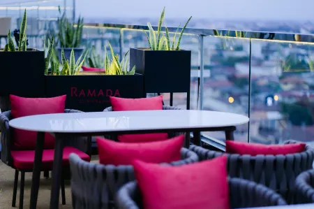 Ramada by Wyndham Vientiane Central Отели рядом с достопримечательностью «Пхакео»