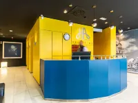 Aparthotel Quo Eraso Hotels near Concha Espina Metro Station