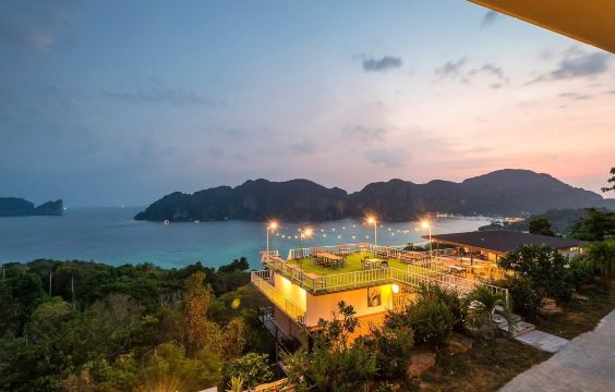 PP Mountain Beach Resort Hotele w: Ko Phi Phi