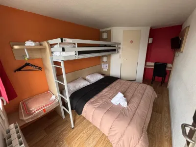 Classic Hôtel - Fontenay-Trésigny فنادق في Saint-Ouen-en-Brie