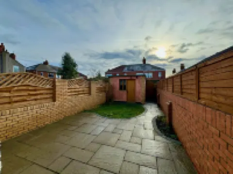 Freeston Great for Contractors or Family Holidays