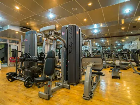 Ferdowsi Grand Hotel Отели рядом с достопримечательностью «Тегеранский Большой Базар»