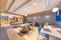 Homeinn · neo (Gonghe Qinghai Lake Plaza) - موقف سيارات
