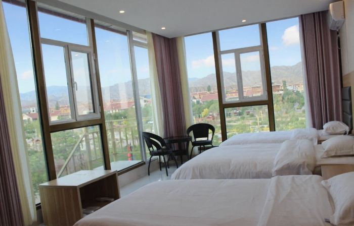 Qicai Danxia Wenzheng Holiday Hotel