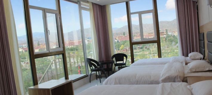 Qicai Danxia Wenzheng Holiday Hotel Hotel di Linze