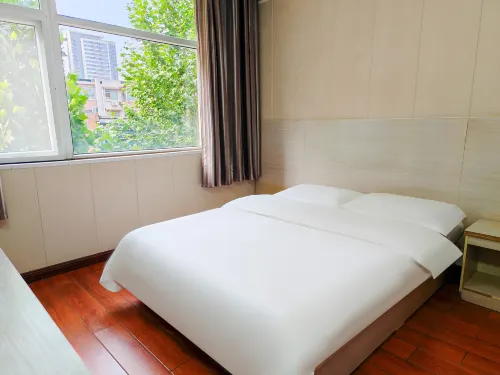 Far East Business Hotel (Zhoukou Wuyi Cultural Square Passenger Transport Center Station) - 2 stelle