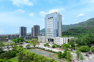 장다오 홀리데이 온천호텔（장진뤄황산업단지） 충칭/충칭 청년직업기술대학파난캠퍼스 주변 호텔
