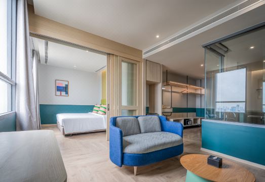 2. 더 쿼터 람캄행..