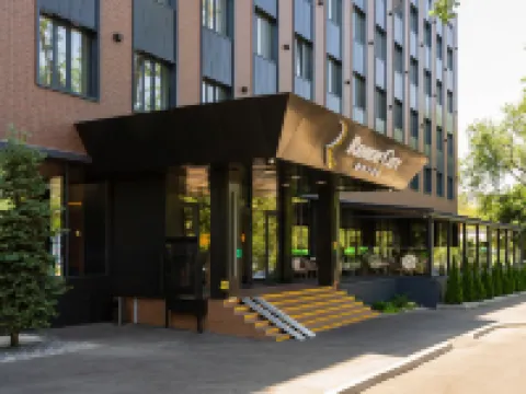 Renion Almaty Hotel โรงแรมใกล้Military-Historical Museum