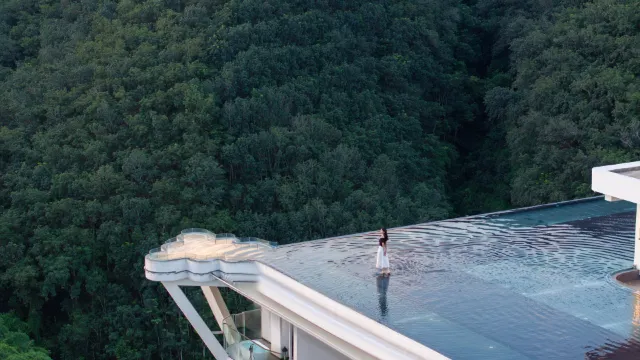 Yunman Starry Sky Cliff Panoramic Resort Hotel