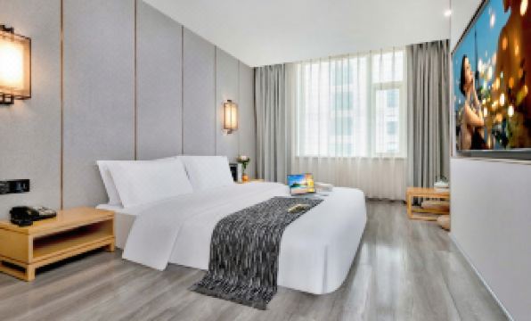 Crescent Moon Hotel (Chengdu Chunxi Road Tianfu Square Station)