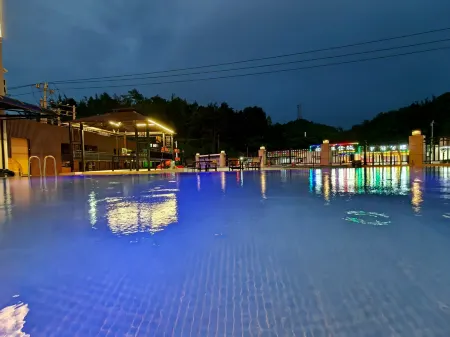 RoyaI Luxury Hot Spring HoteI Отели рядом с достопримечательностью «Hot Spring»