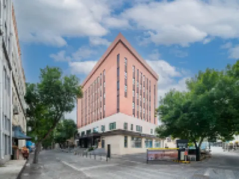 Wanjia Boutique Hotel (Tianjin Station Binjiang Road Pedestrian Street) Hotels near Jingyuan Garden