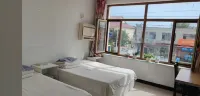 Zhongyuan Hotel - parking