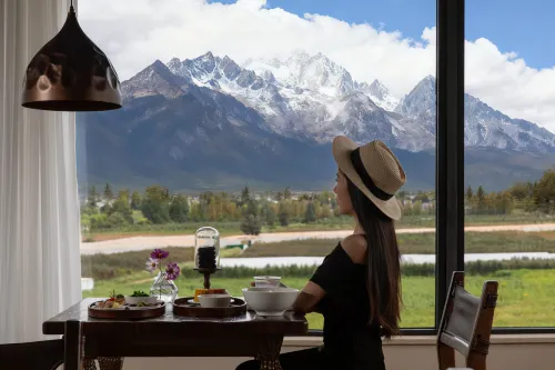山眷雲·日照金山·田也咖啡·雪山全幅畫景飯店 餐飲 Photos