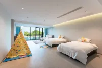 Peach Resort Hotel (Huzhou Longchumei Canyon Adventure Rafting Scenic Area)