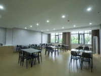 Yujian Hotel (Gushi Xiyalibao Shopping Plaza) Hotels in Gushi