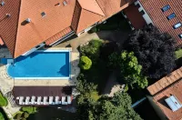 Bassiana Hotel és Étterem โรงแรมใน