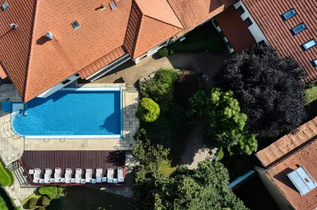 Bassiana Hotel és Étterem