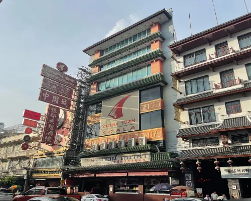 Scala Hostel Các khách sạn gần Trường Debsirin