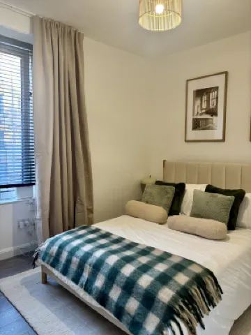 Stylish 1 Bed Edinburgh City Centre Apartment