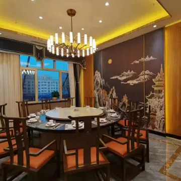 Qiufeng Hotel (Bole High-Speed Railway Station)