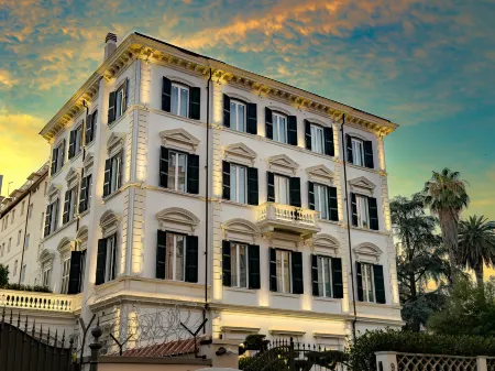 The Spotlight Boutique Hotel Отели рядом с достопримечательностью «Община Святого Эгидия»