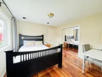Sunshine Bay · Westside Homestay Hotels in Vancouver
