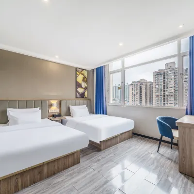 7 Days Premium Hotel (Guiyang Qianlingshan Park Gaicha Road Subway Station Branch) Các khách sạn gần Đường Gaicha