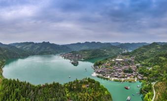 Mengli River Bend Homestay