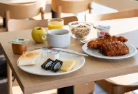 B&B 호텔 칼레 터미널 시테 데 르프 2 별 - 조식 운영