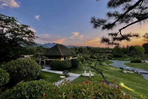 Zhongnan Jingzhuang Hot Spring Resort