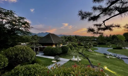 Zhongnan Jingzhuang Hot Spring Resort