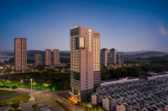 Vienna International Hotel (Shaoguan High-speed Railway Station Square Branch) Hotels in 