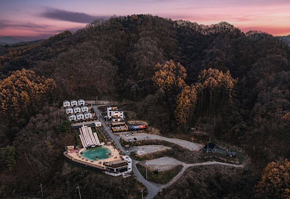 춘천 발리 376 수영장 또는 객실 전경