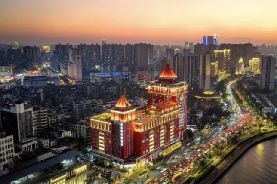 Hampton by Hilton Haikou Qilou Old Street Отели рядом с достопримечательностью «Guwan Street»