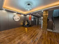 Qingfeng Chinese Inn (Zhaoping County Bus Passenger Service Station)