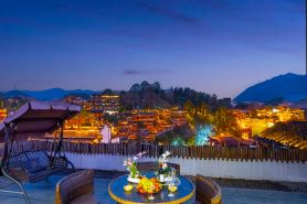 Furong Town Twelve City Waterfall Shangxianfu Building Inn (Furong Town Waterfall Branch)