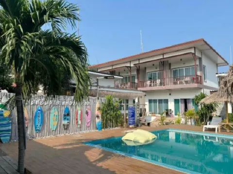 Baancaptainhook Pool Kohlarn Hotels near Koh Lan