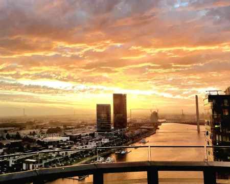 Melbourne Lifestyle Apartments - Best Views on Collins Hotels in Docklands
