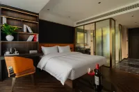 Yunjing Bopan Hotel (Panzhou Donghu Park Hongguo Small Square Branch)