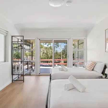 Well-Located Rooms – Walking Distance to Station & Shops