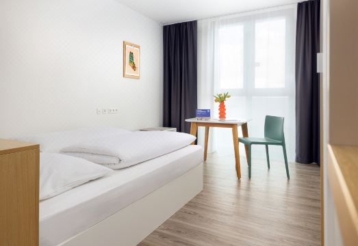 주방 및 거실 공간